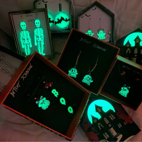 Bella Jack Bat Earrings Halloween Flying Moon Glow in the Dark 2.3” Chandelier - Picture 8 of 8